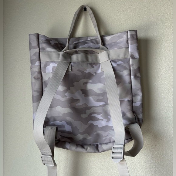 PINK Victoria’s Secret tote bag/backpack - Picture 2 of 7